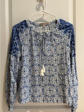 Gypsies & Moondust Blue and White Floral Tassel Peasant Blouse